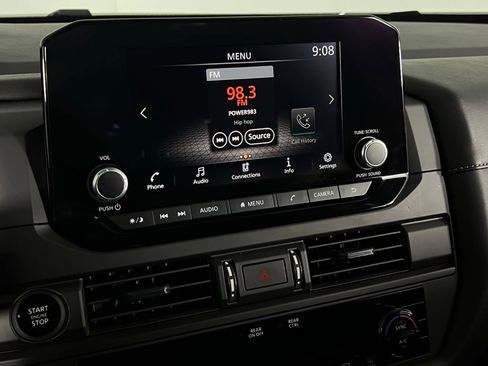 Used 2025 Nissan Pathfinder S image 18