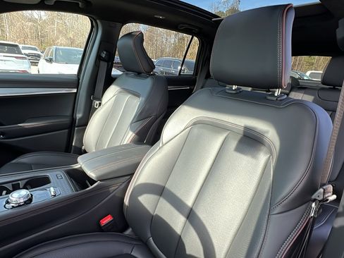 Used 2024 Jeep Wagoneer Launch Edition image 18