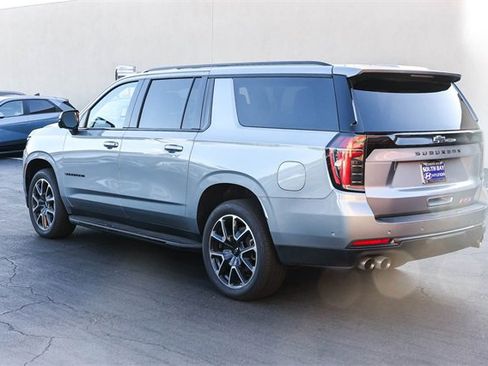 Used 2025 Chevrolet Suburban RST image 4