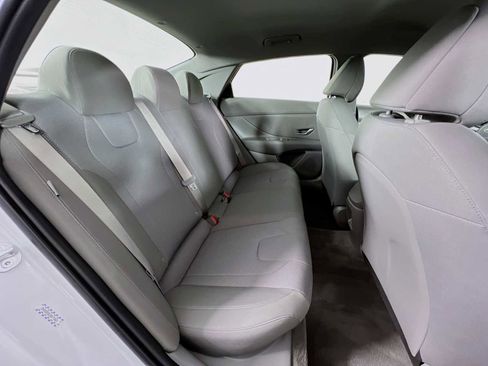 Certified 2024 Hyundai Elantra SE image 25