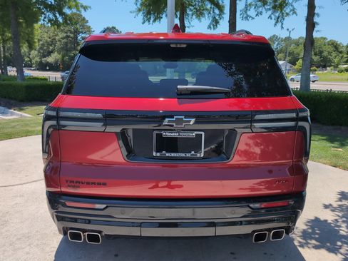 Used 2024 Chevrolet Traverse RS FWD image 9