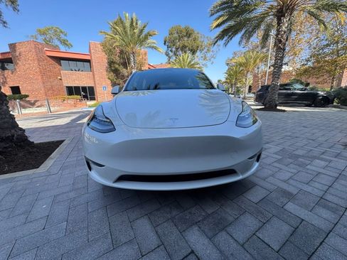 Used 2023 Tesla Model Y AWD image 2
