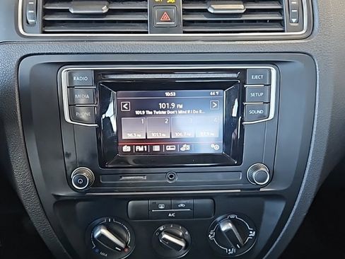 Used 2017 Volkswagen Jetta S image 29