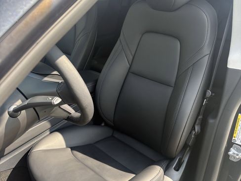 Used 2025 Tesla Model Y Long Range image 6