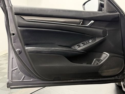 Used 2018 Honda Accord Sport image 13