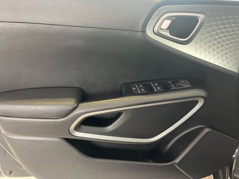 Used 2025 Kia Soul LX w/ LX Technology Package image 18