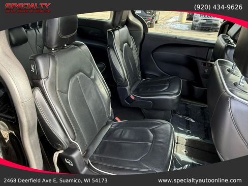 Used 2019 Chrysler Pacifica Limited w/ S Appearance Package image 17