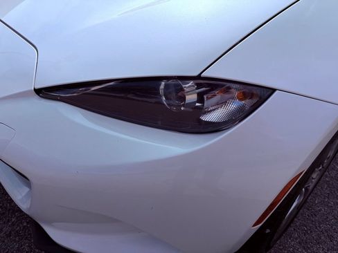 Used 2023 MAZDA MX-5 Miata Grand Touring RWD image 12