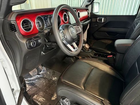 Used 2023 Jeep Gladiator Rubicon w/ Cold Weather Group image 9