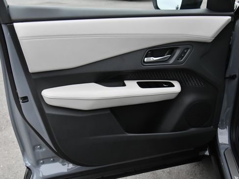 Used 2024 Nissan Ariya AWD image 13