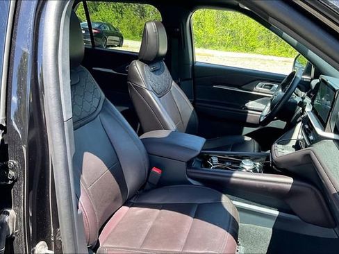 Used 2025 Ford Explorer Platinum w/ LUX Leather Package AWD/4WD image 7