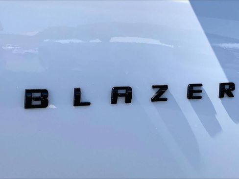 Used 2022 Chevrolet Blazer LT w/ LPO, Black Accent Package FWD image 10
