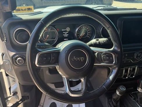 Used 2022 Jeep Wrangler Unlimited Sahara w/ LED Lighting Group AWD/4WD image 17