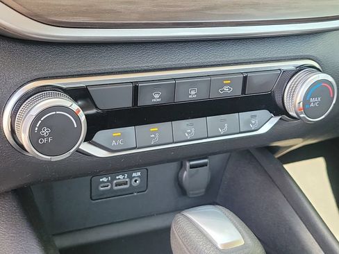 Used 2025 Nissan Altima 2.5 SV FWD image 31
