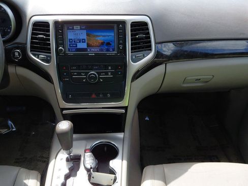 Used 2012 Jeep Grand Cherokee Laredo AWD/4WD image 35