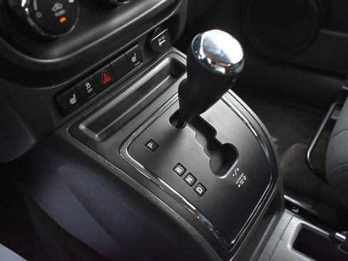 Used 2013 Jeep Patriot Latitude FWD image 21