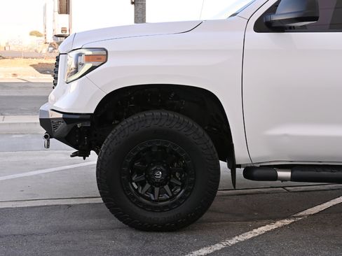 Used 2018 Toyota Tundra SR5 w/ TRD Off Road Package image 32