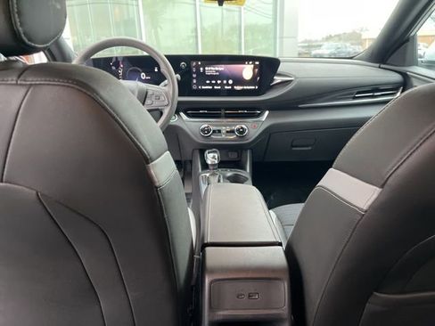 Used 2024 Buick Envista Preferred w/ Convenience II Package image 16