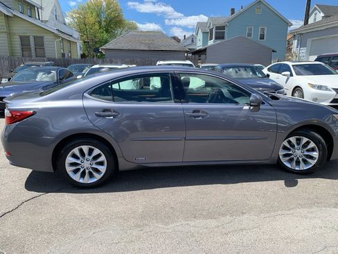 Used 2015 Lexus ES 300h w/ Navigation System Package FWD image 4