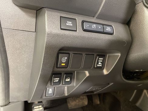 Used 2024 Nissan Frontier SV w/ SV Convenience Package image 24