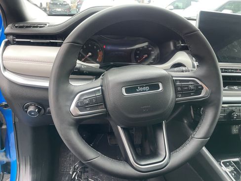 Used 2025 Jeep Compass Limited image 28