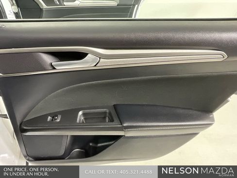 Used 2019 Ford Fusion SE image 22