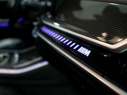 Used 2025 BMW X5 M60i image 18