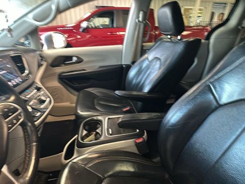 Used 2018 Chrysler Pacifica Touring-L Plus w/ Advanced Safetytec Group image 10
