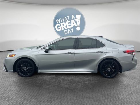 Used 2022 Toyota Camry XSE image 7