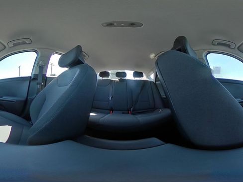 Used 2025 Kia K4 LXS image 41