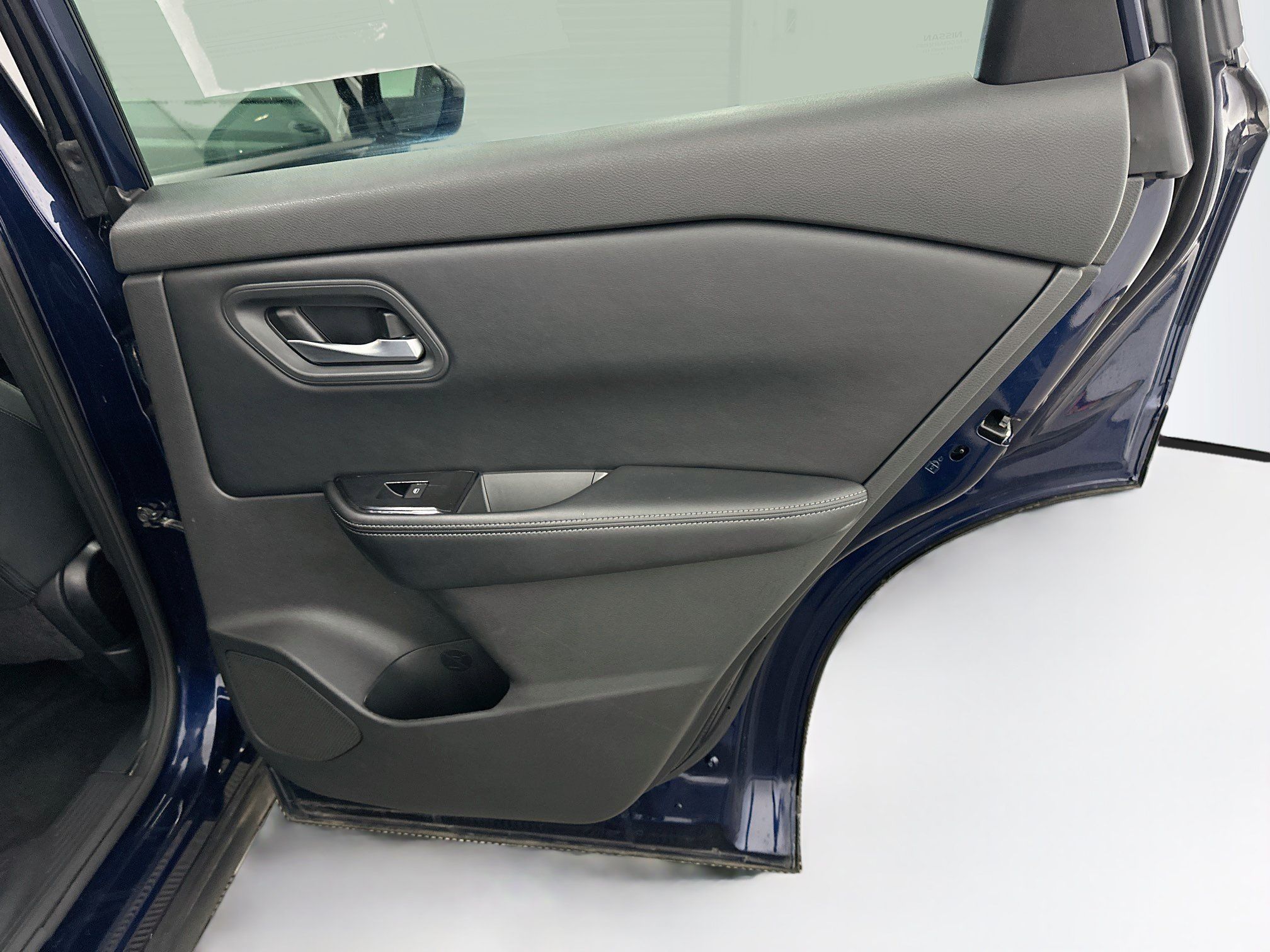 Used 2025 Nissan Rogue SV AWD/4WD image 31