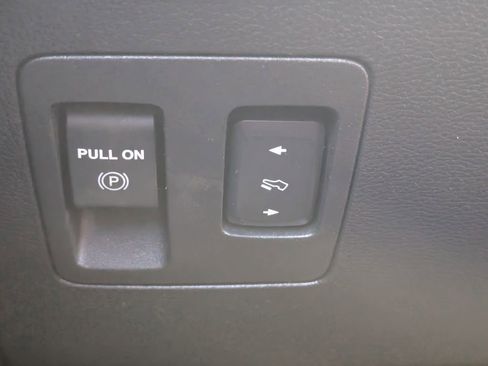 Used 2018 Ford F150 XLT w/ Equipment Group 302A Luxury AWD/4WD image 12
