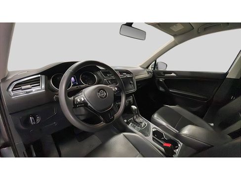 Used 2021 Volkswagen Tiguan SE image 10