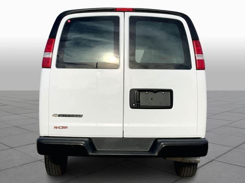 Used 2022 Chevrolet Express 2500 w/ Driver Convenience Package image 4