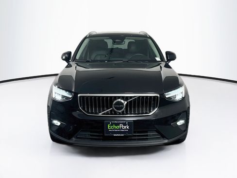 Used 2023 Volvo XC40 B5 Plus AWD/4WD image 2
