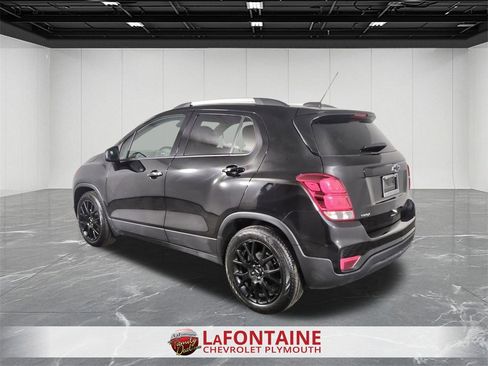 Certified 2022 Chevrolet Trax LT w/ Midnight Edition image 6
