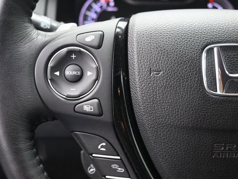 Used 2017 Honda Pilot Elite image 2