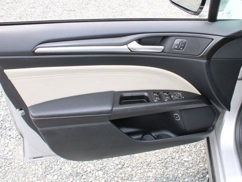 Used 2017 Ford Fusion Energi Titanium FWD image 21