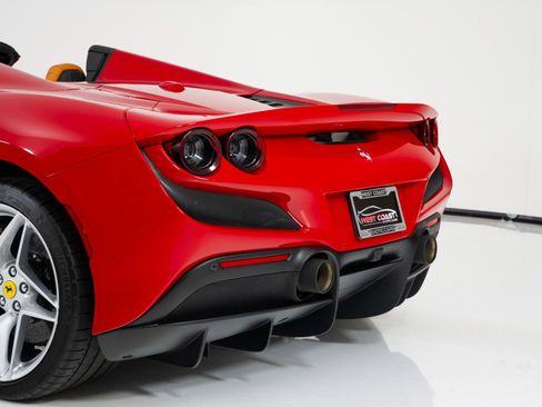 Used 2021 Ferrari F8 Tributo image 44