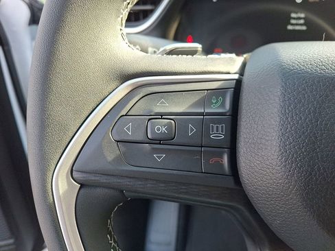 Used 2023 Jeep Grand Cherokee Laredo image 21