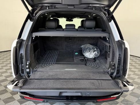 Used 2024 Land Rover Range Rover SE AWD/4WD image 17