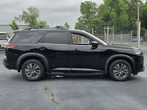 Used 2024 Nissan Pathfinder SV w/ SV Premium Package AWD/4WD image 6