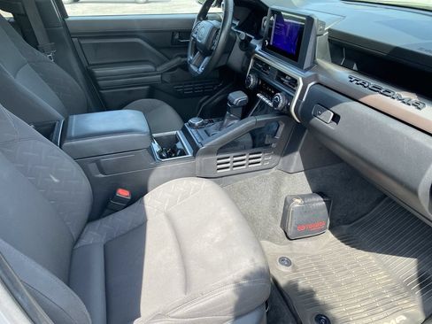Used 2024 Toyota Tacoma SR5 AWD/4WD image 31