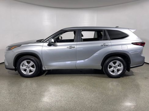 Certified 2024 Toyota Highlander LE image 6