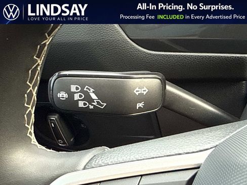 Used 2023 Volkswagen Tiguan SE w/ Panoramic Sunroof Package image 23