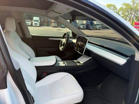 Used 2023 Tesla Model Y Performance AWD/4WD image 3