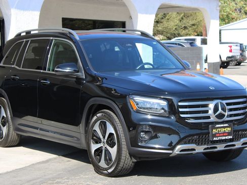 Used 2025 Mercedes-Benz GLB 250 4MATIC image 3