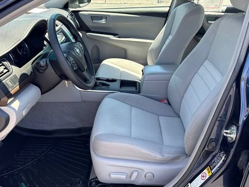 Used 2016 Toyota Camry LE FWD image 19