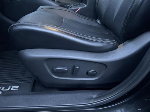 Used 2018 Nissan Rogue Sport SL image 12