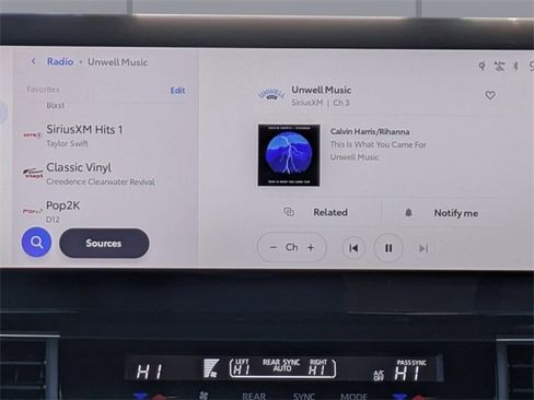 Used 2025 Toyota Sienna Limited image 23